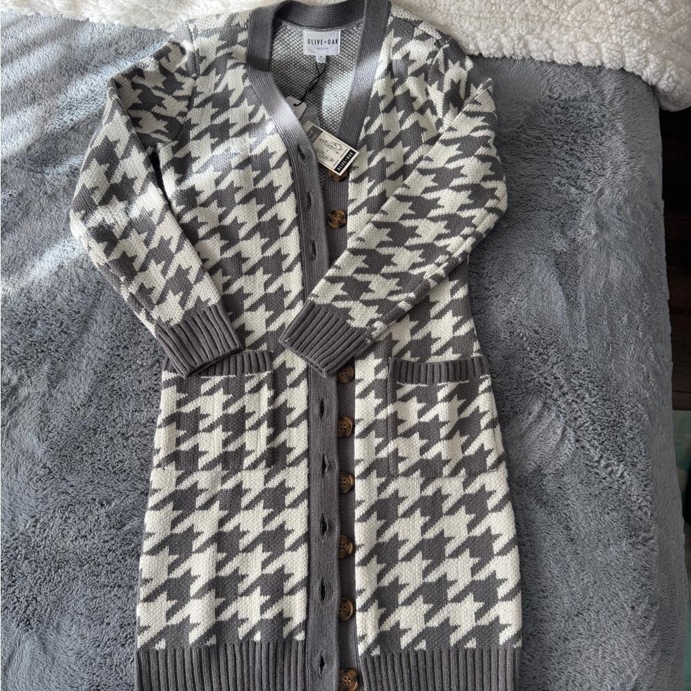 Olive & Oak Gray and White Houndstooth Cardigan